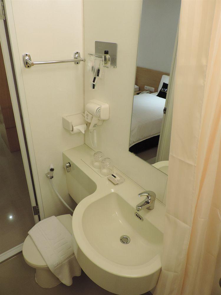 Gino Feruci Kebon Jati By Kagum Hotels Bandung Exterior photo