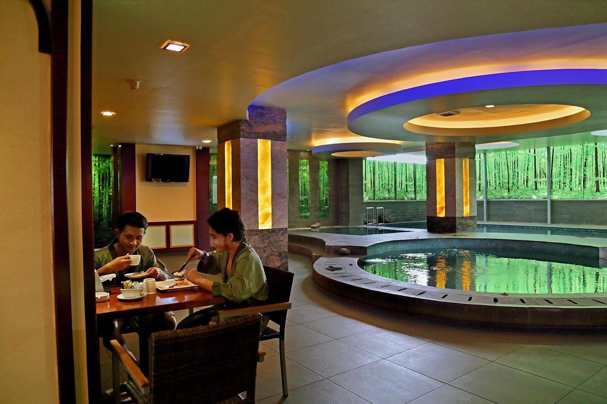Gino Feruci Kebon Jati By Kagum Hotels Bandung Exterior photo